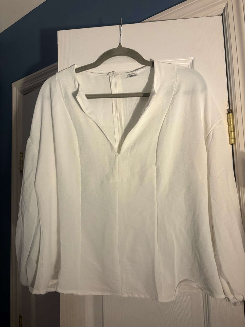 Women's White V-Neck Long Sleeve Blouse